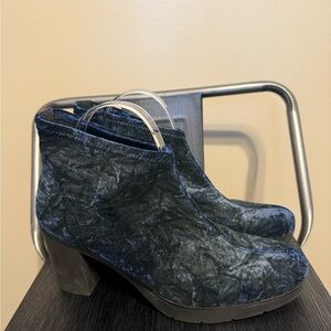 Toni Pons Finley Blue Crushed Velvet Paisley Booties Sz 39 / 8.5-9 US